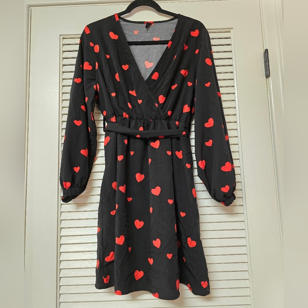 SHEIN - (Plus-Size) Lightweight Heart Valentine V-Neck Long-Sleeve Wrap Dress